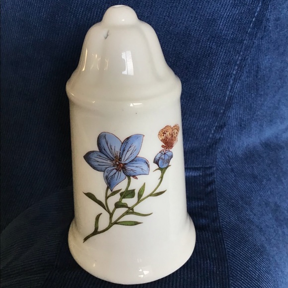 Pretty Little Flowered Sugar Shaker - Picture 6 of 6